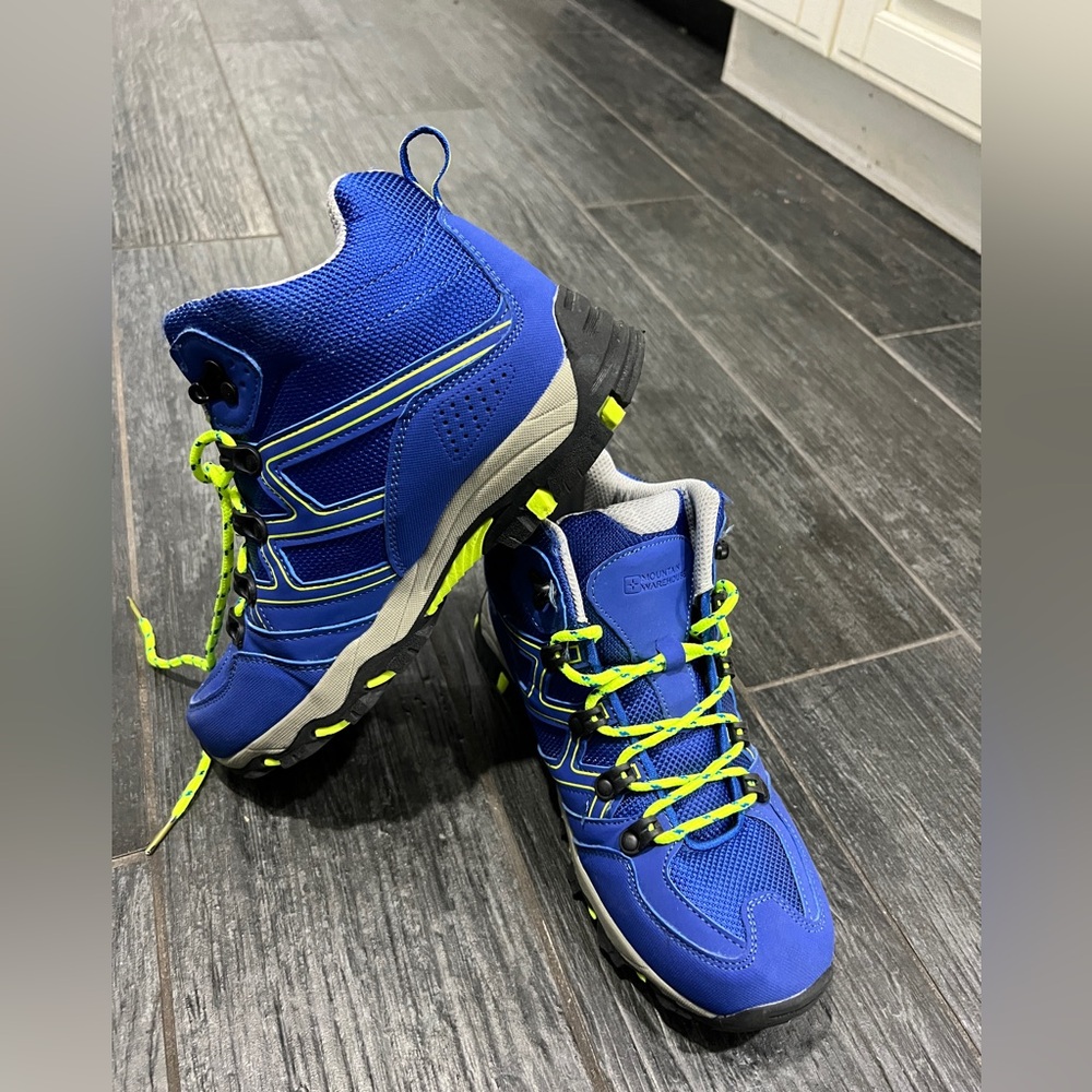 Gently used Mountain Warehouse Youth hiking boots